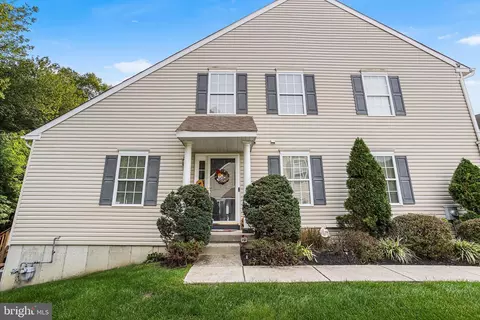 233 Hidden Dr, Blackwood, NJ 08012