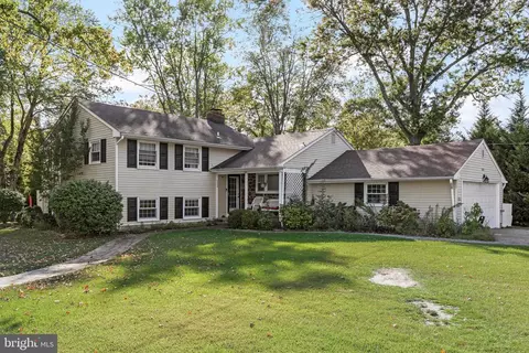222 Dickens Ct, Cherry Hill, NJ 08034
