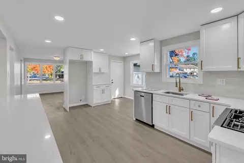 Entry Way - 100 Eagle Ln, Cherry Hill, NJ 08003 photo 8 of 15