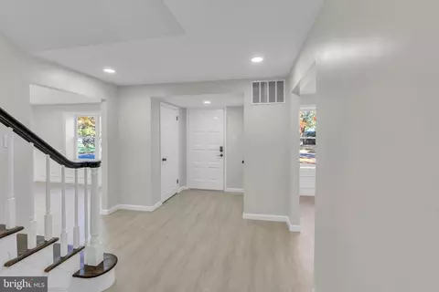 Entry Way - 100 Eagle Ln, Cherry Hill, NJ 08003 photo 3 of 15
