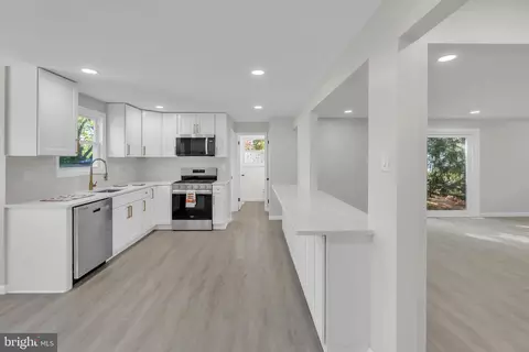 Entry Way - 100 Eagle Ln, Cherry Hill, NJ 08003 photo 6 of 15
