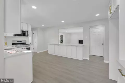 Entry Way - 100 Eagle Ln, Cherry Hill, NJ 08003 photo 10 of 15