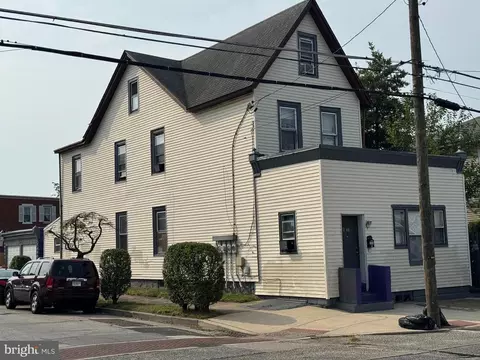 3068 River Rd, Camden, NJ 08105