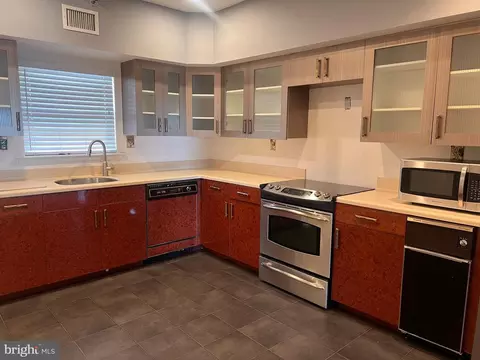 6073 Main St, Voorhees, NJ 08043