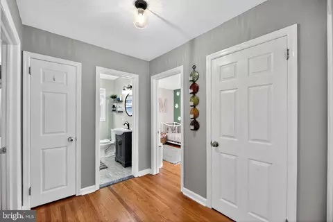 Entry Way - 1201 Wayne Rd, Haddonfield, NJ 08033 photo 2 of 3
