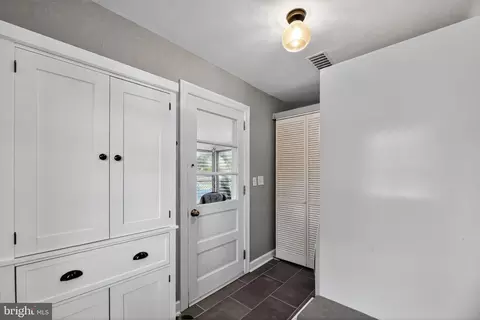 Entry Way - 1201 Wayne Rd, Haddonfield, NJ 08033 photo 1 of 3