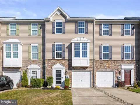 33 Tailor Ln, Sicklerville, NJ 08081
