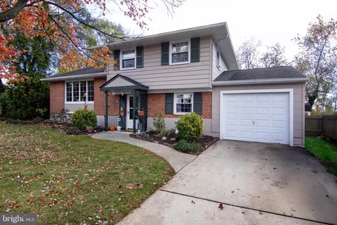 1042 Prospect Ln, Somerdale, NJ 08083