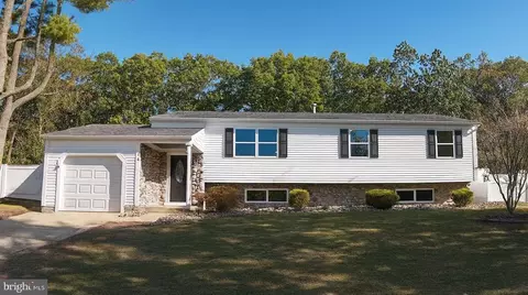 16 Villa Dr, Berlin, NJ 08009