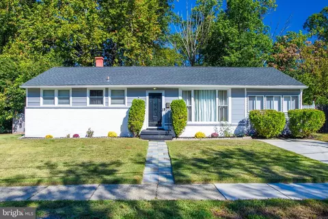 813 Aston Martin Dr, Lindenwold, NJ 08021