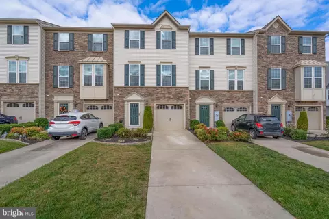 147 Village Green Ln, Sicklerville, NJ 08081