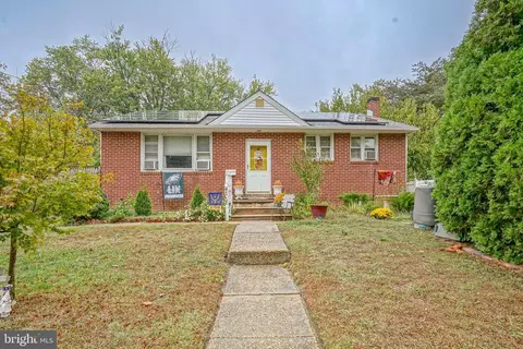 708 W Earl Ave, Somerdale, NJ 08083