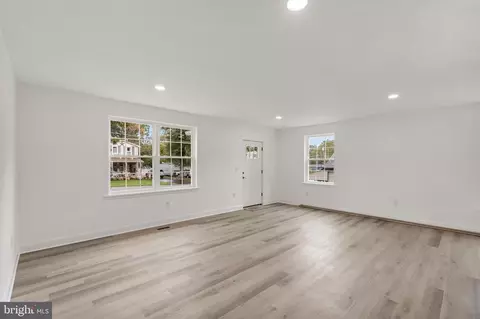 Living - 19 E 2nd Ave, Pine Hill, NJ 08021 photo 4 of 5