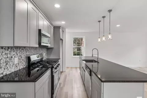 Entry Way - 19 E 2nd Ave, Pine Hill, NJ 08021 photo 2 of 4