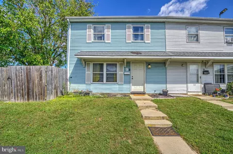 9 Linden Ct, Sicklerville, NJ 08081