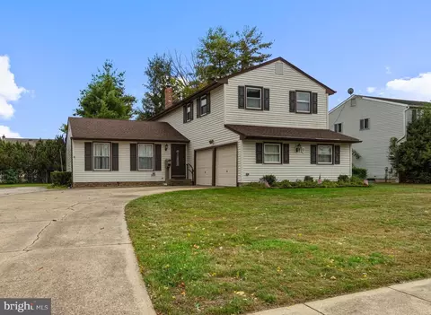16 Gatehouse Ln, Cherry Hill, NJ 08003