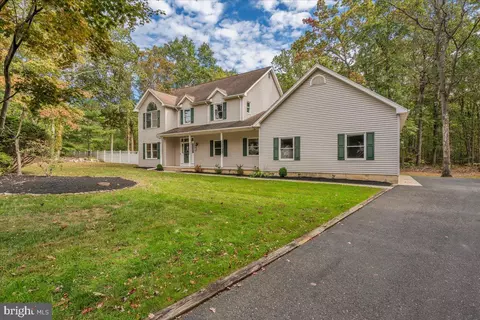 28 Winfield Dr, Berlin, NJ 08009