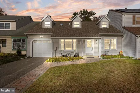 9 Irongate Dr, Voorhees, NJ 08043