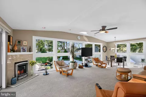 Living - 37 Pinegrove, Clementon, NJ 08021 photo 1 of 3