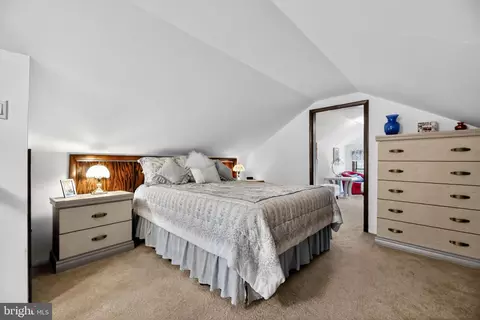 Bedroom - 37 Pinegrove, Clementon, NJ 08021 photo 2 of 3