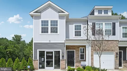 32 Reagan Dr, Runnemede, NJ 08078