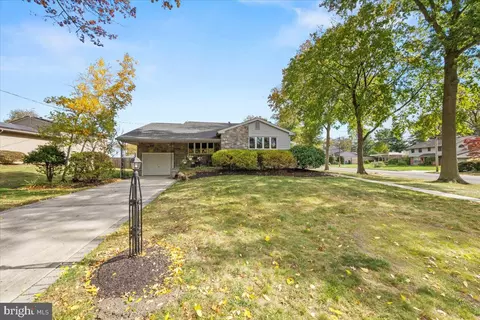 1738 Country Club Dr, Cherry Hill, NJ 08003