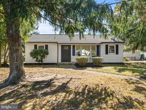10 Duke Ave, Stratford, NJ 08084