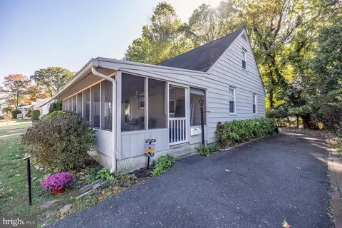 412 W Cedar Ave, Oaklyn, NJ 08107
