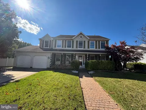 4 Firethorn Ln, Sicklerville, NJ 08081