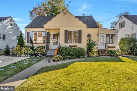 105 Summit Ave, Laurel Springs, NJ 08021