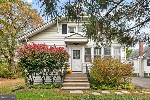 29 E Gloucester Pike, Barrington, NJ 08007