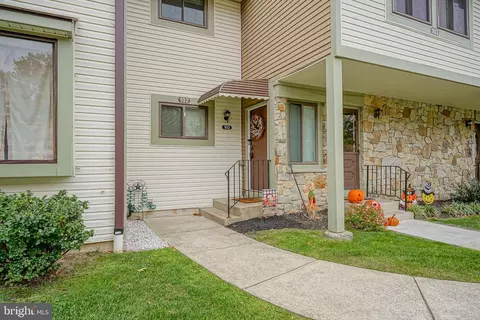 102 Avignon Way, Pennsauken, NJ 08109