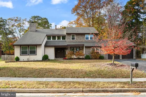 4 Brookwood Dr, Voorhees, NJ 08043
