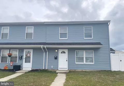 7 Lennox Ct, Sicklerville, NJ 08081
