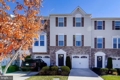 43 Village Green Ln, Sicklerville, NJ 08081