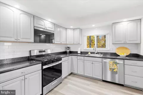 232 Garden Ter, Runnemede, NJ 08078