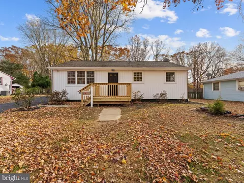 800 Bentley Rd, Lindenwold, NJ 08021