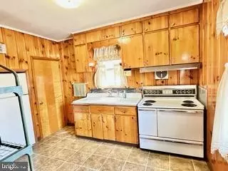 Entry Way - 14 Evesham Rd, Glendora, NJ 08029 photo 4 of 7