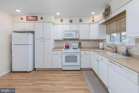 Kitchen - 211 Broadway, Runnemede, NJ 08078 photo 2 of 3