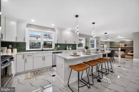 515 Balsam Rd, Cherry Hill, NJ 08003