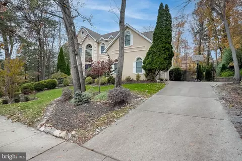 6 Oak Ridge Dr, Voorhees, NJ 08043