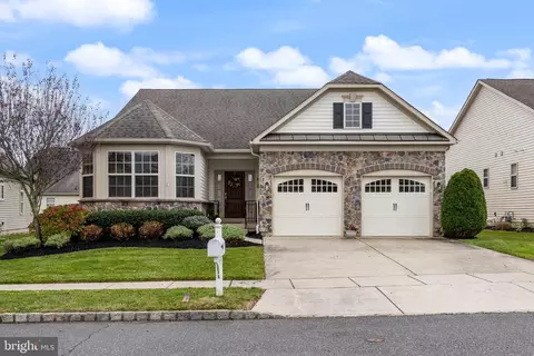 14 Vienna Ln, West Berlin, NJ 08091