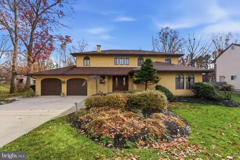 3 Stonehurst Dr, Voorhees, NJ 08043
