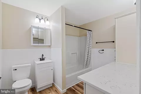 Bath - 40 Wilson Rd, Clementon, NJ 08021 photo 1 of 2