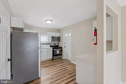 Entry Way - 40 Wilson Rd, Clementon, NJ 08021 photo 1 of 3