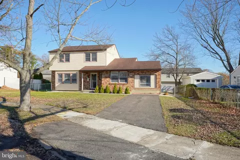 523 Carver Ct, Lawnside, NJ 08045