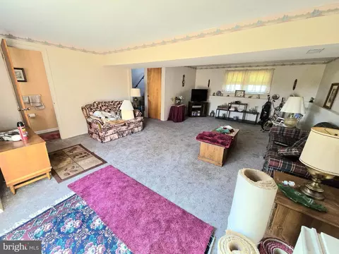 Living - 23 Dunham Loop, Berlin, NJ 08009 photo 2 of 3