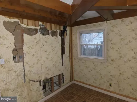 Entry Way - 1001 Wayne Rd, Haddonfield, NJ 08033 photo 4 of 5