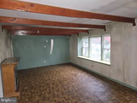 Living - 1001 Wayne Rd, Haddonfield, NJ 08033 photo 2 of 10