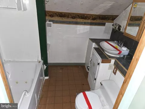 Bath - 1001 Wayne Rd, Haddonfield, NJ 08033 photo 2 of 3